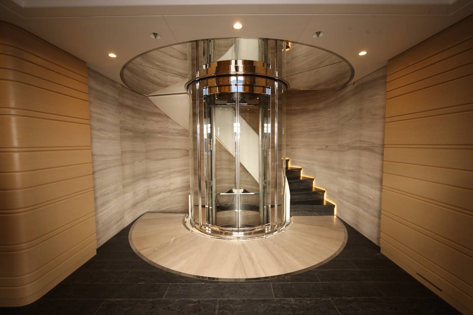 Installation d'ascenseurs intérieurs de luxe et personnalisables Millepiani Elevators dans toutes la région PACA