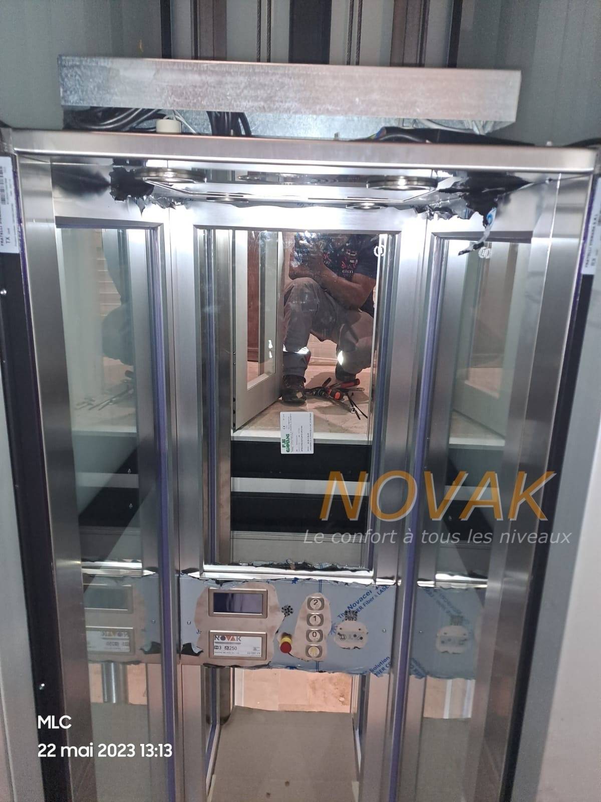 Implantation d'un mini-ascenseur pour espace réduit au sein d'une propriété privée de Tourtour (83) dans le Var en région PACA