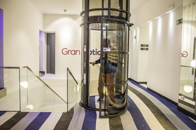 Ascenseur haut de gamme de forme ronde très sûr Cannes alpes maritimes