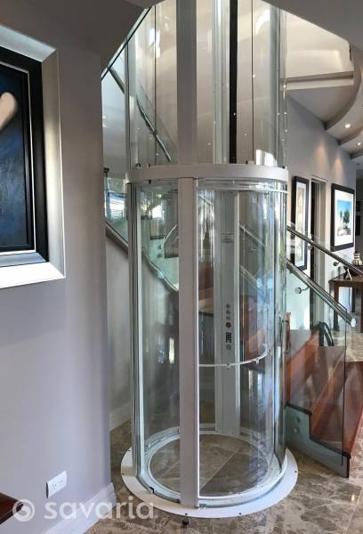 Ascenseurs ronds panoramiques VUELIFT de SAVARIA pour particuliers avec villa à Cogolin (83) ou ses alentours en région PACA