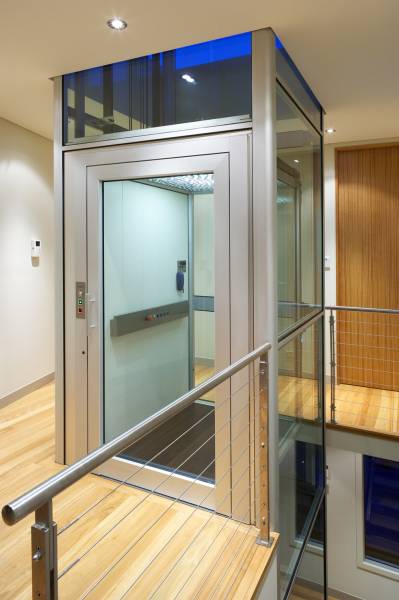 Ascenseur privatif de prestige style classique avec effet précieux DOMUSLIFT de chez IGV en région PACA