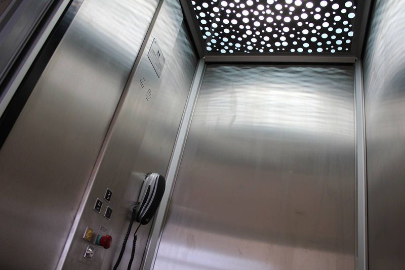 Mini-ascenseur DOMUSLIFT en gaine maçonnée 