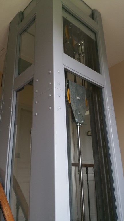 Mini ascenseur privatif installé dans une maison de VALLAURIS