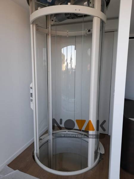 Mise en place d’un ascenseur élévateur panoramique transparent VUELIFT de marque SAVARIA en région PACA